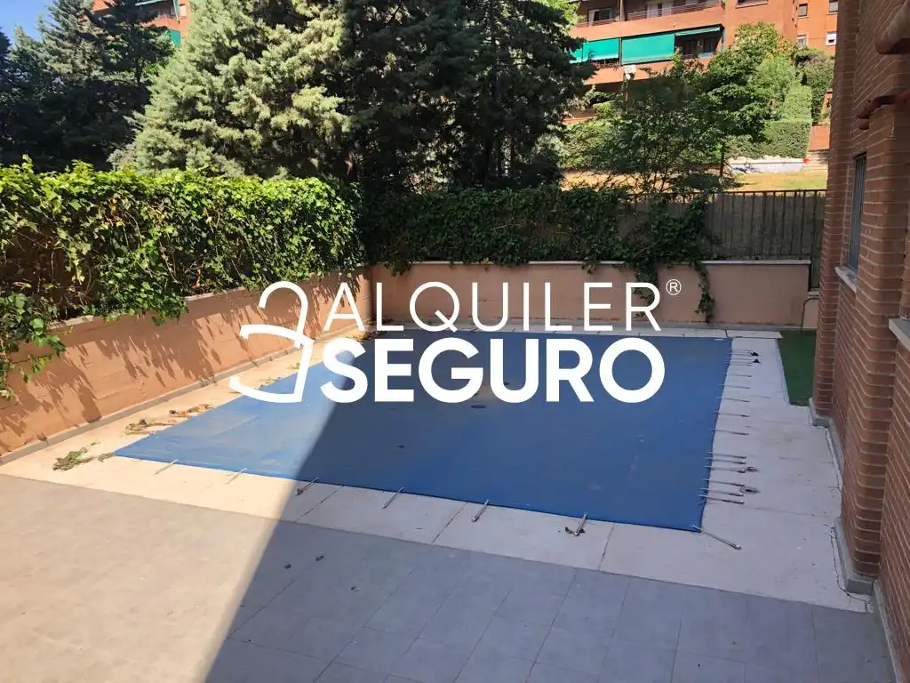 Piscina de Pis de lloguer en Madrid amb Aire condicionat, Calefacció i Piscina