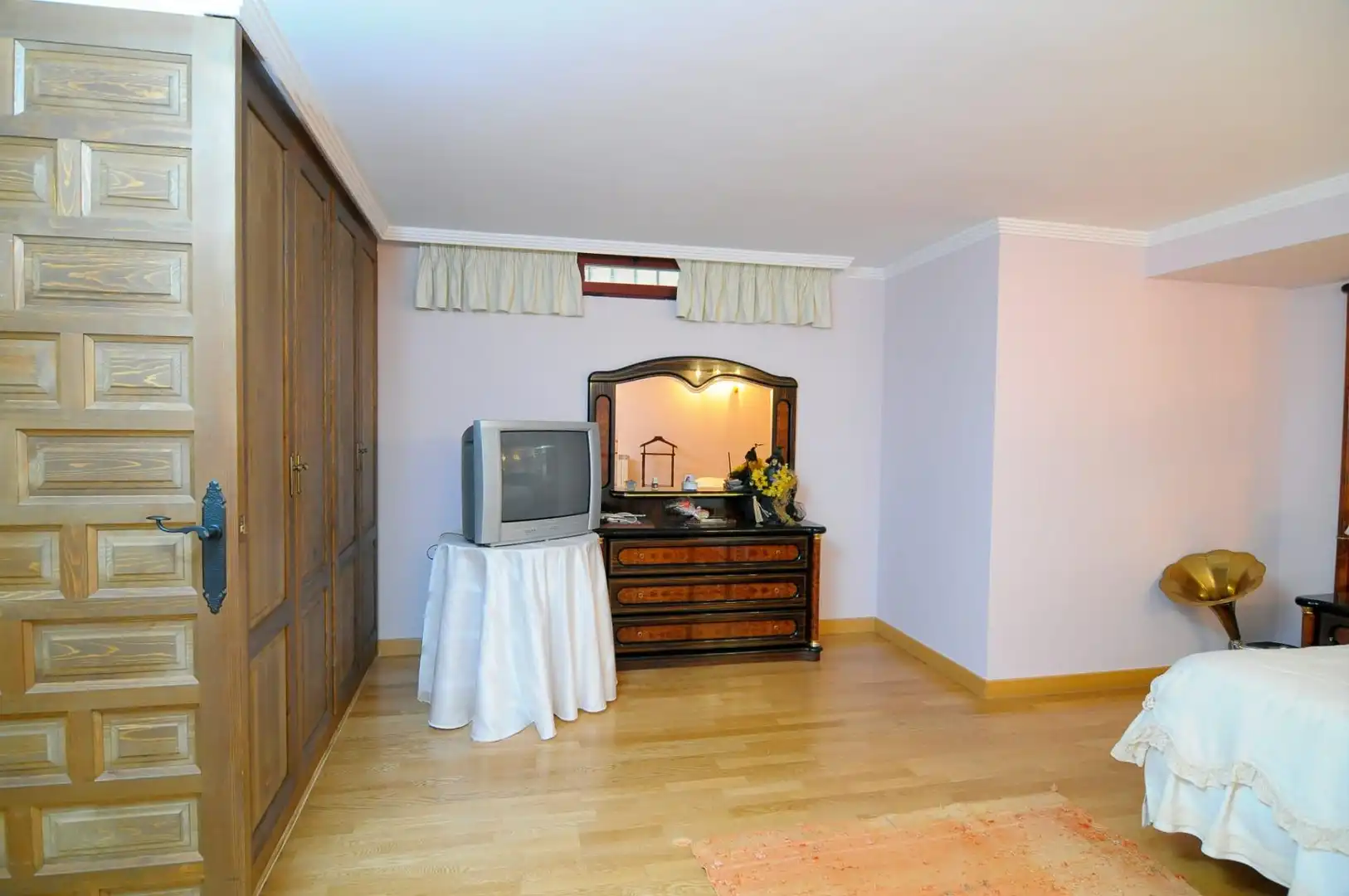 Dormitori de Casa o xalet en venda en Valdepeñas amb Terrassa, Piscina i Moblat