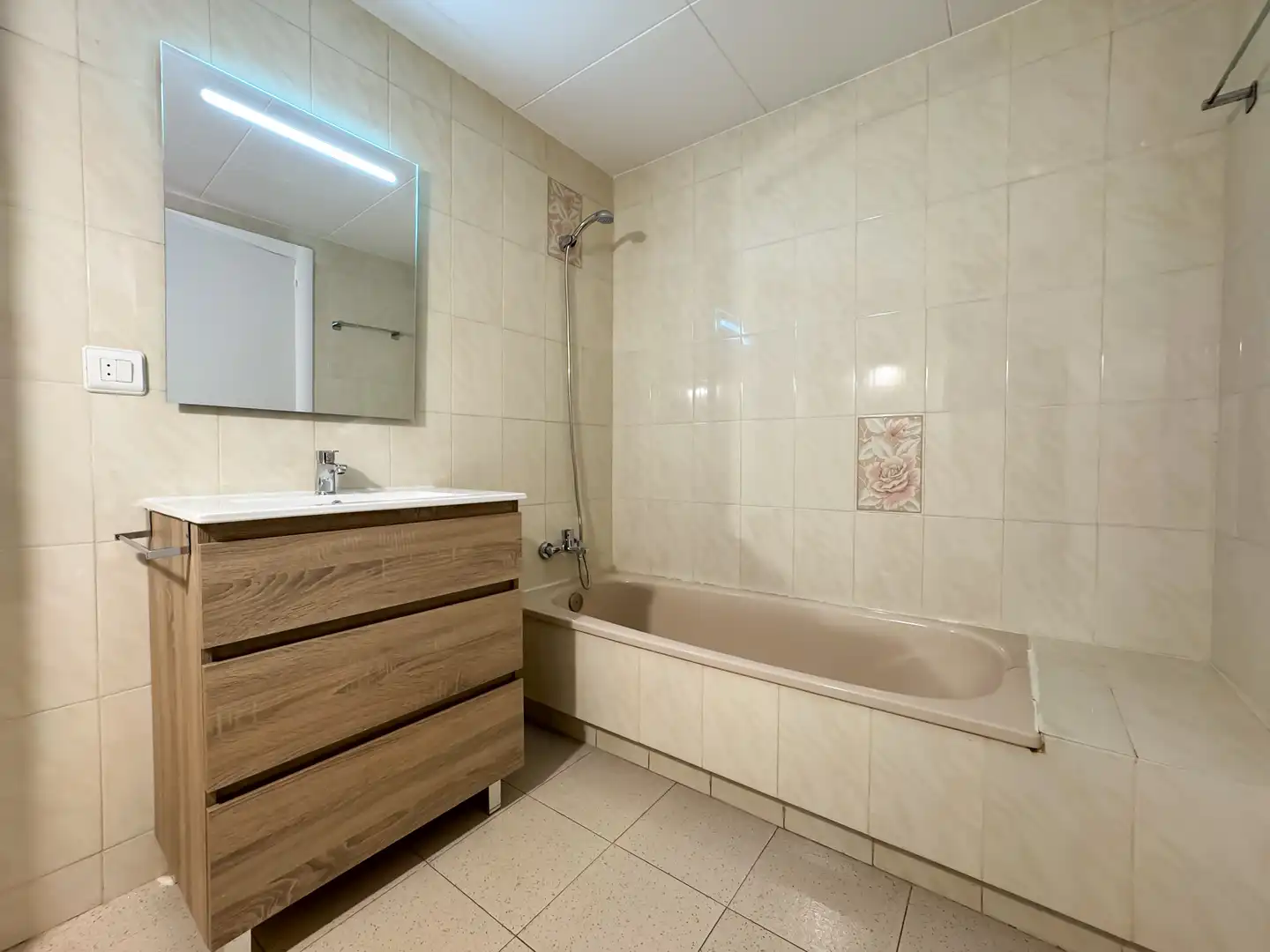 Bathroom of Flat for sale in Manresa  with Heating, Oven and Microwave