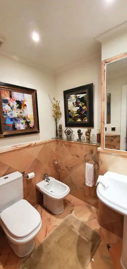 Badezimmer von Wohnungen zum Verkauf in Marbella mit Klimaanlage, Terrasse und Abstellraum