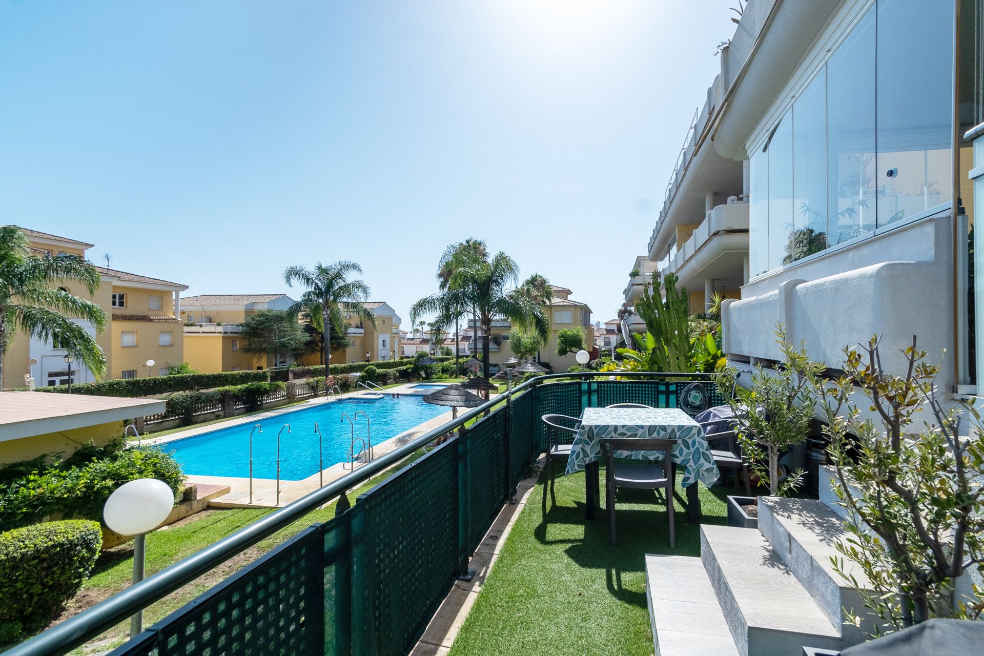 Piscina de Planta baixa en venda en Marbella amb Aire condicionat, Jardí privat i Terrassa