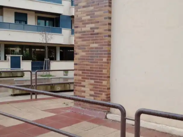 Vista exterior de Local en venda en Huesca amb Aire condicionat i Terrassa