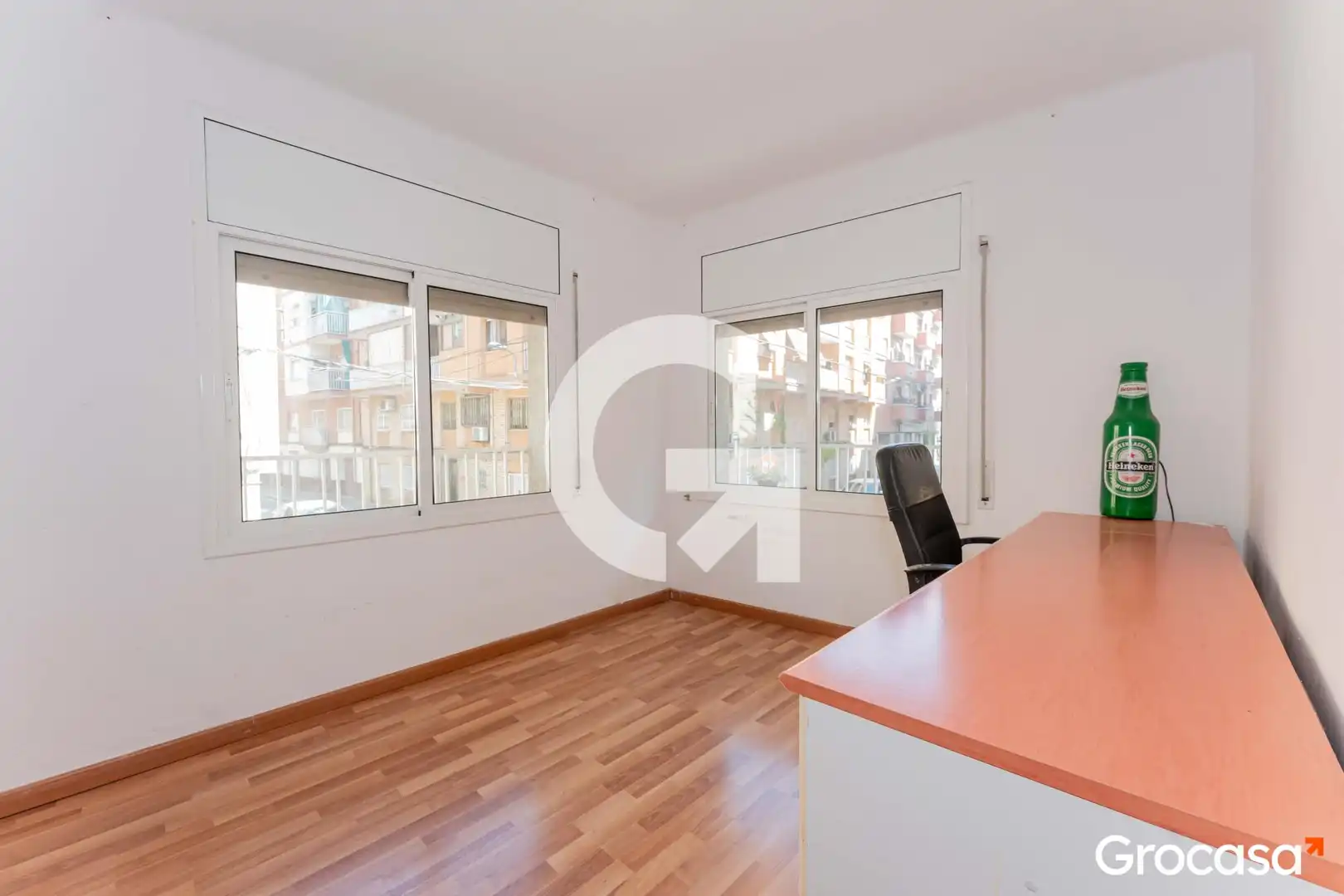 Flat for sale in Cornellà de Llobregat  with Oven