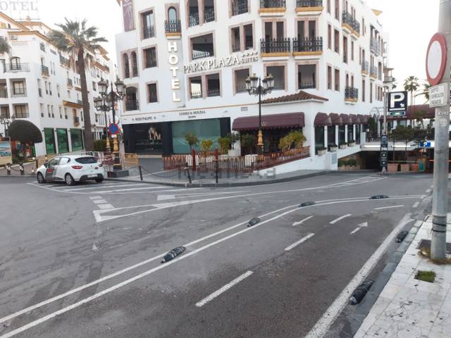 Garaje en Alquiler en Conjunto Benabolá, 4 en Puerto Banús