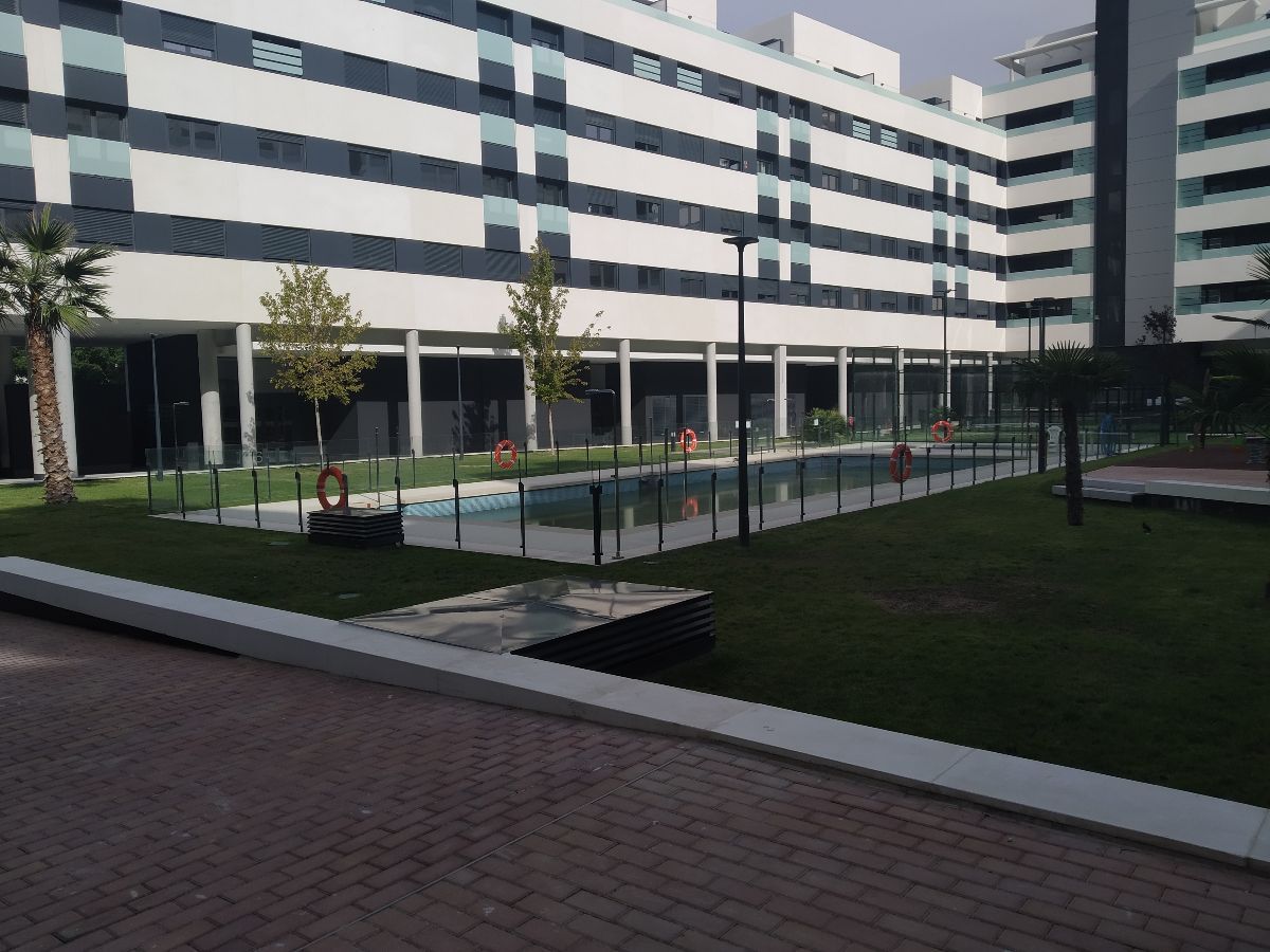 Piscina de Piso de alquiler en Getafe con Calefacción, Terraza y Trastero