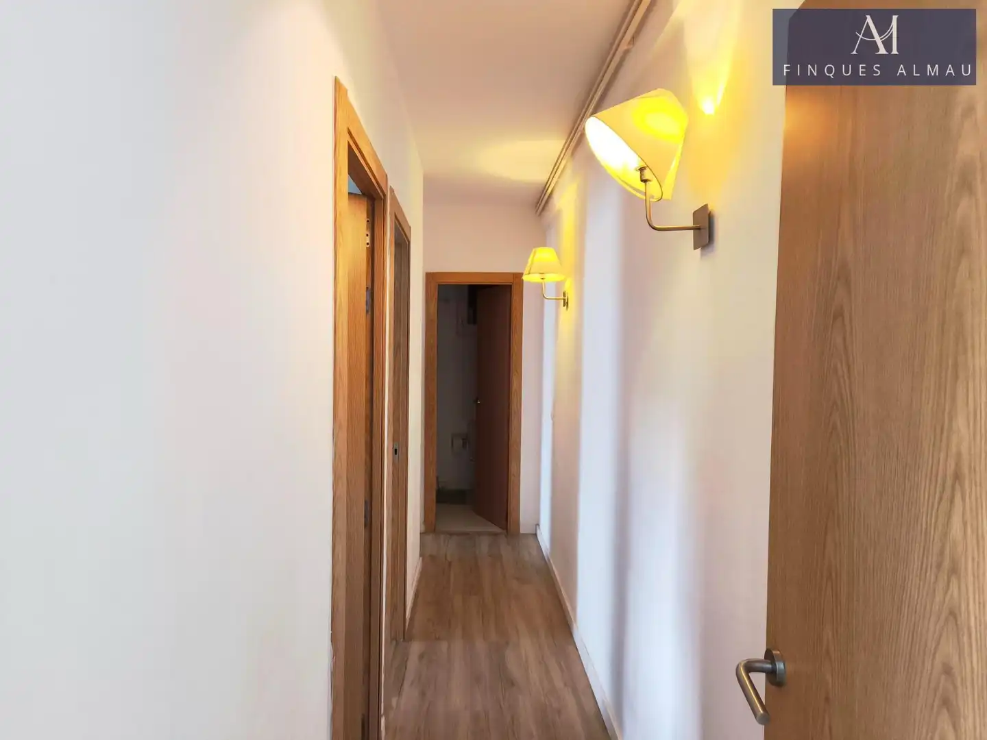 Wohnung zum Verkauf in Sitges mit Klimaanlage, Parkett und Terrasse