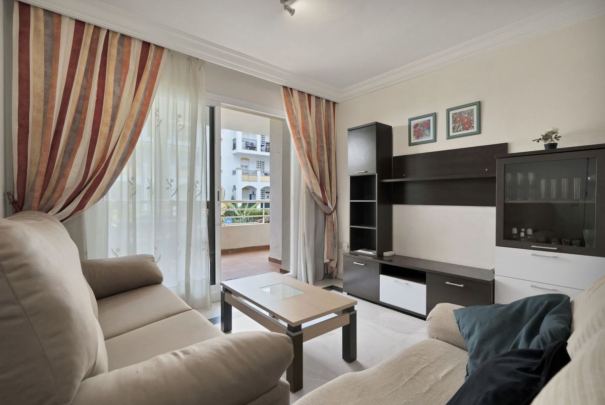 Sala de estar de Apartamento en venta en Marbella con Aire acondicionado, Terraza y Piscina