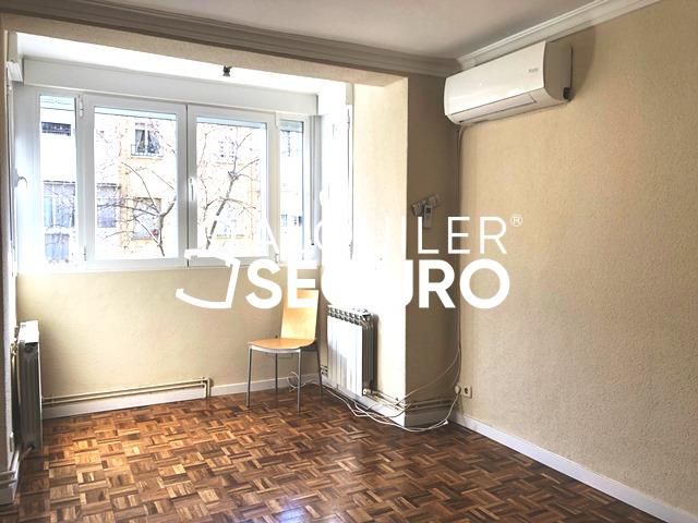 Bedroom of Flat to rent in  Madrid Capital  with Air Conditioner and Heating