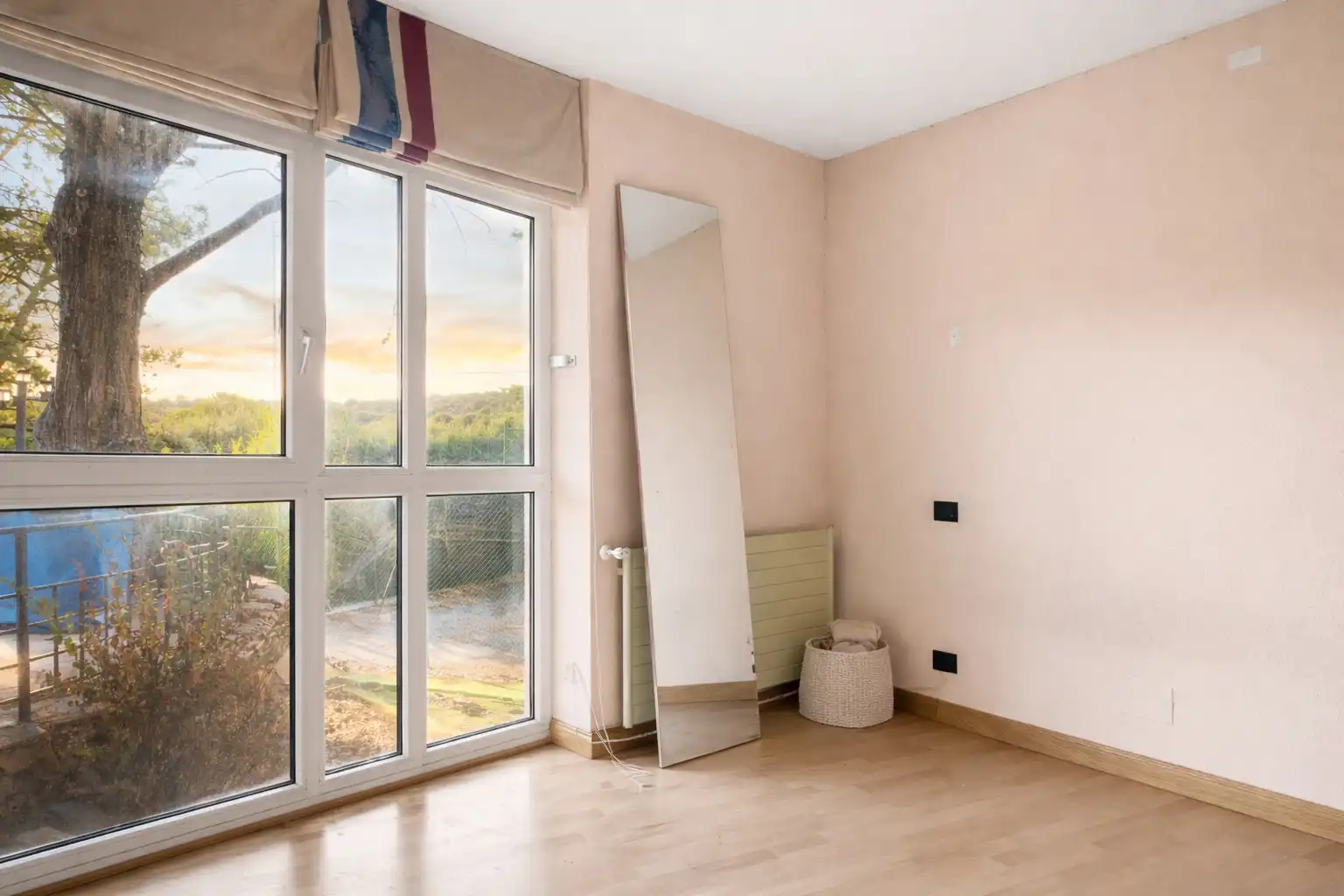 Dormitori de Casa o xalet en venda en Hoyo de Manzanares amb Jardí privat, Terrassa i Piscina