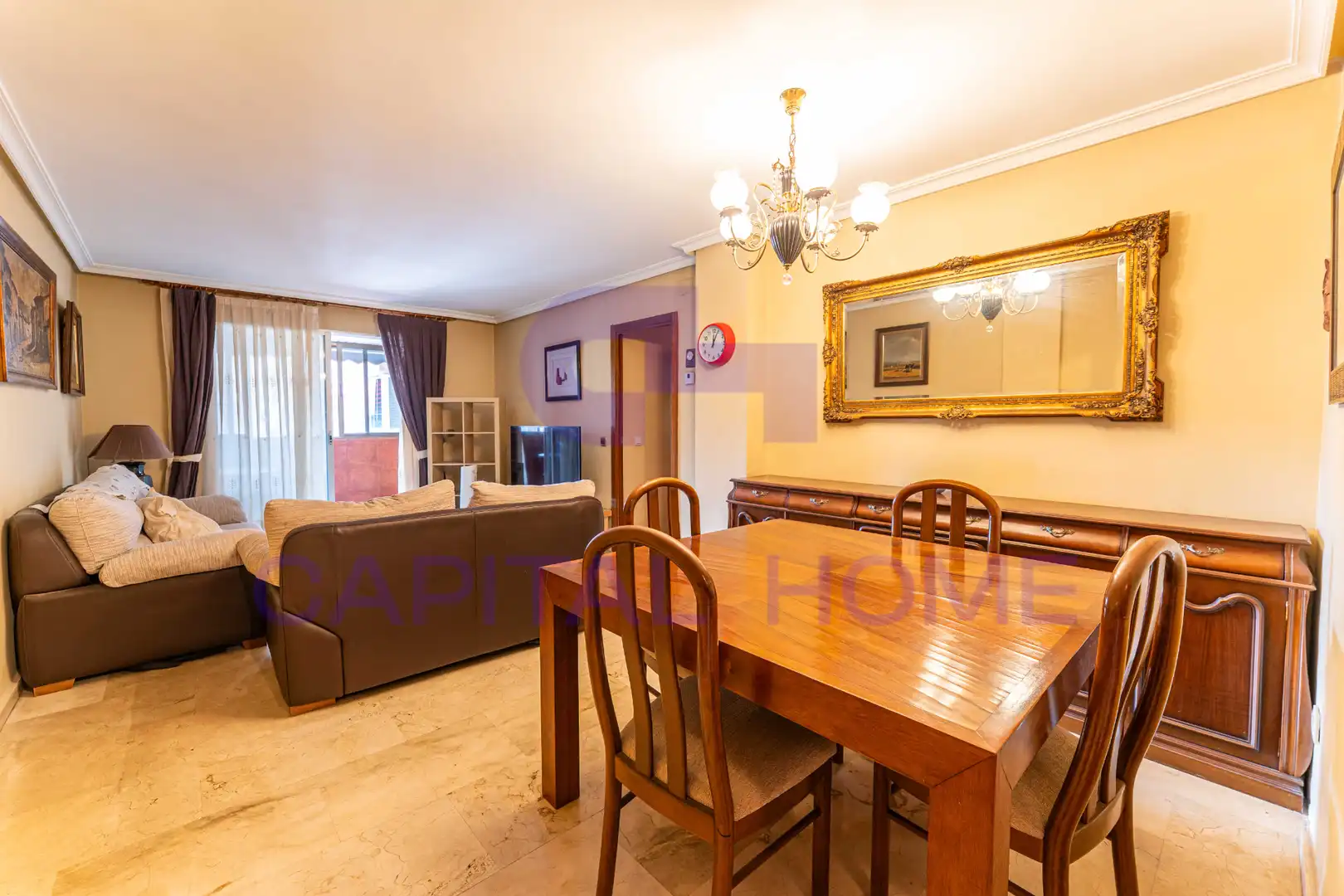Comedor de Piso en venta en Fuenlabrada con Terraza, Amueblado y Horno