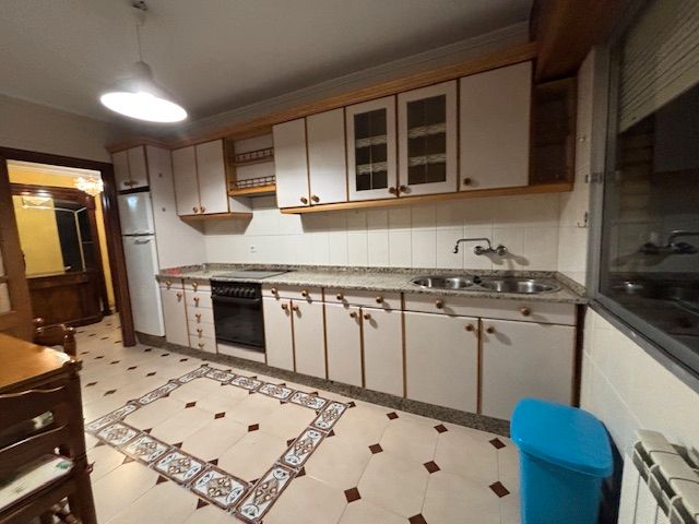 Cuina de Pis de lloguer en Narón amb Calefacció, Forn i Rentadora