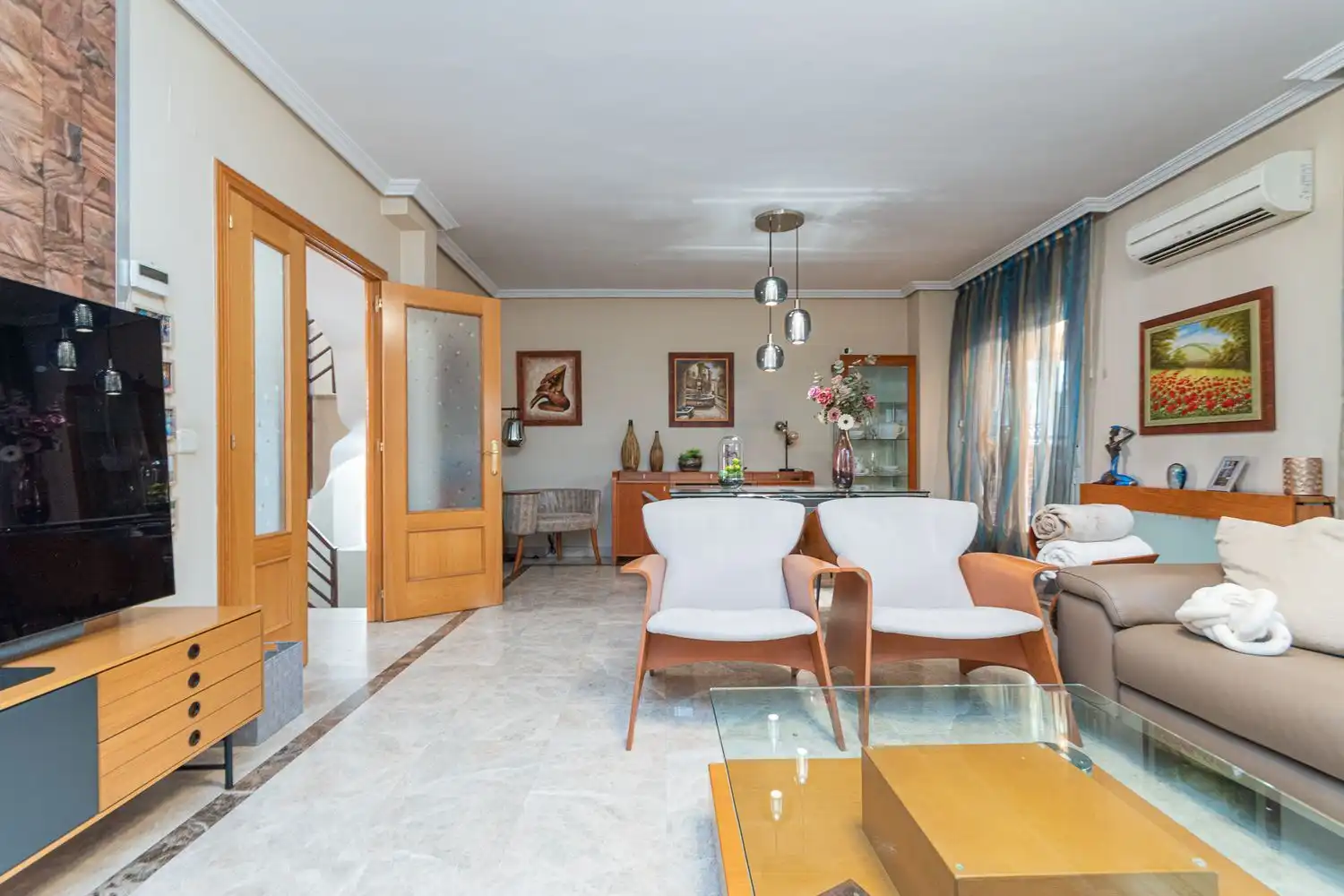 Living room of Houses for sale in Fuenlabrada  with Air Conditioner, Heating and Storage room