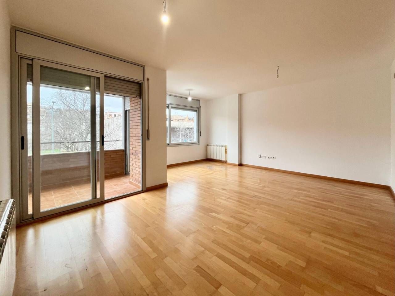 Vista exterior de Pis en venda en Sant Quintí de Mediona amb Calefacció, Parquet i Balcó