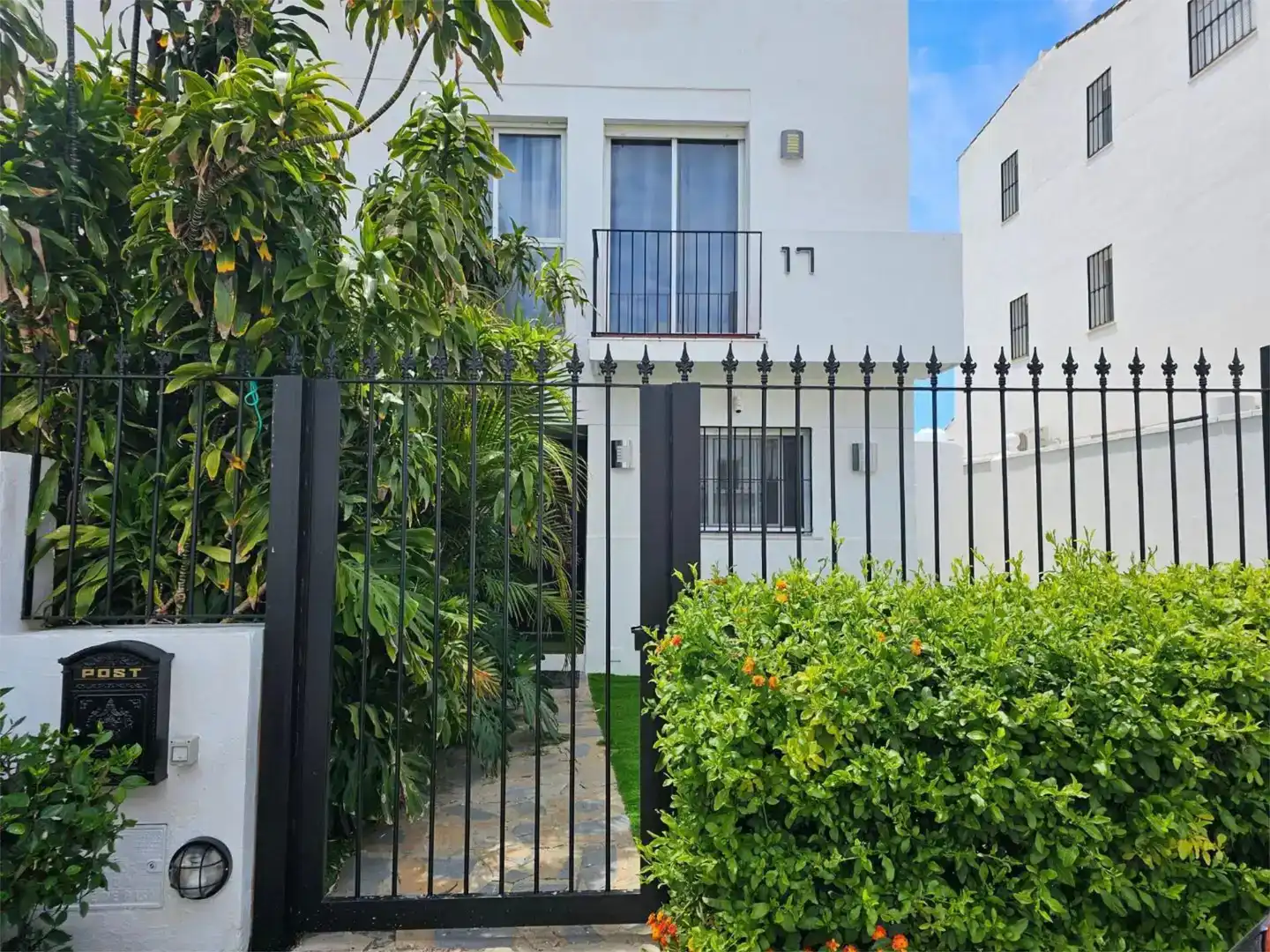 Exterior view of Flat for share in Marbella  with Air Conditioner, Private garden and Furnished