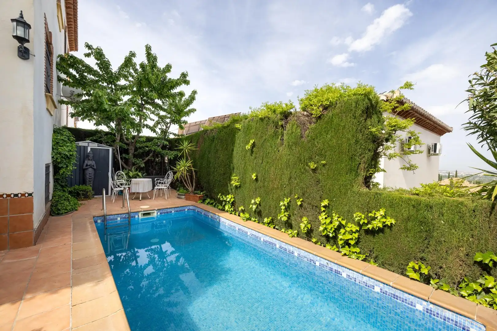 Piscina de Casa adosada en venda en La Zubia amb Calefacció, Terrassa i Traster