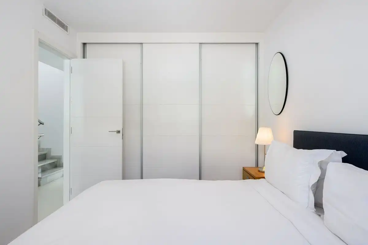 Dormitori de Casa o xalet en venda en Marbella amb Terrassa, Alarma i Piscina comunitària