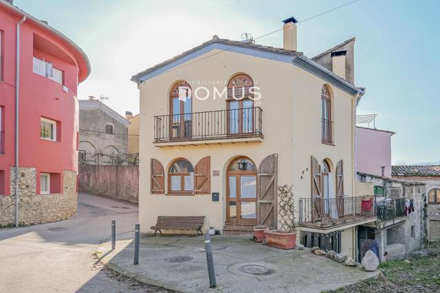 Casa-chalet en Venta en Olot en Tortellà
