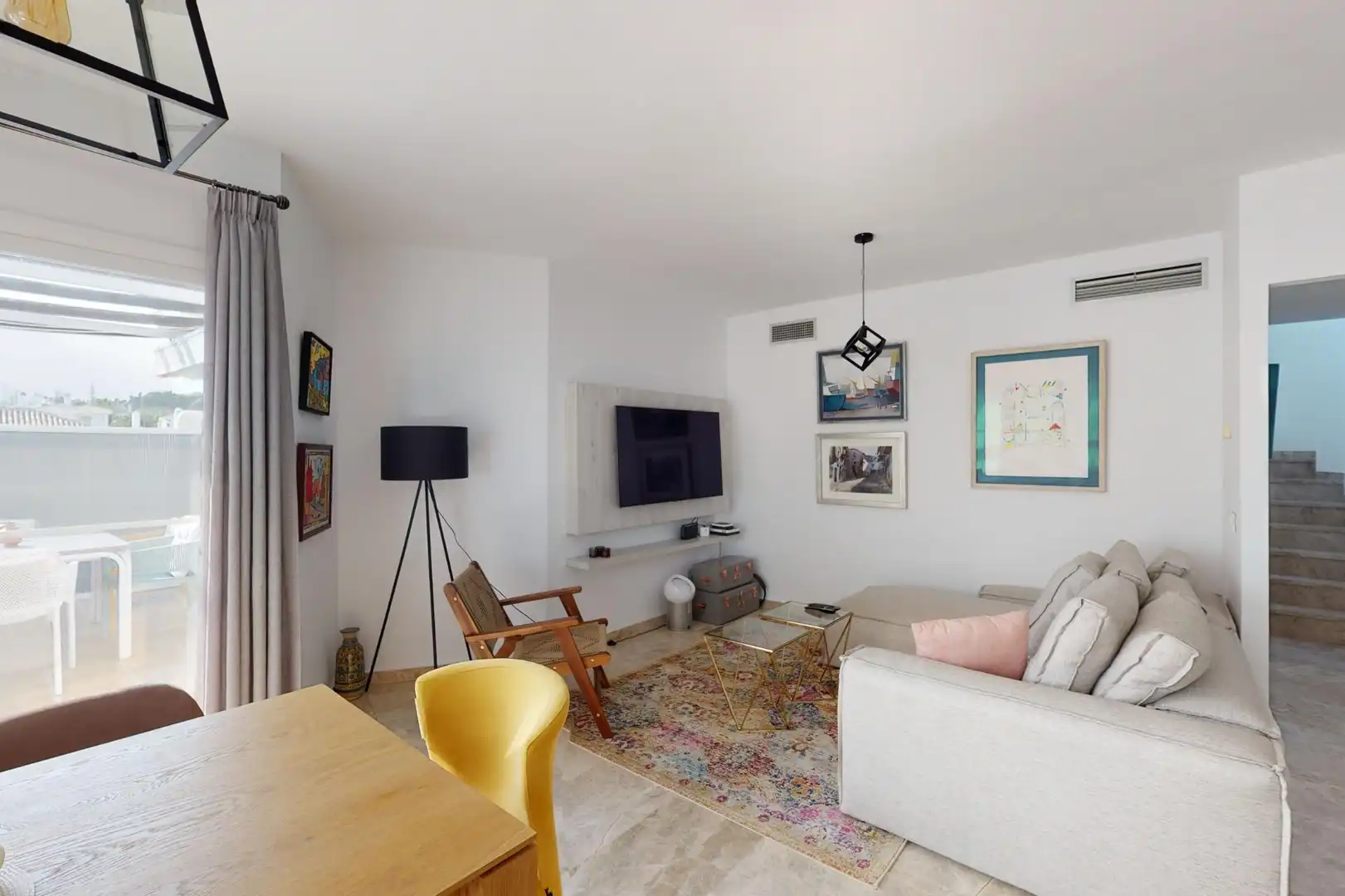 Sala d'estar de Àtic en venda en Marbella amb Piscina comunitària
