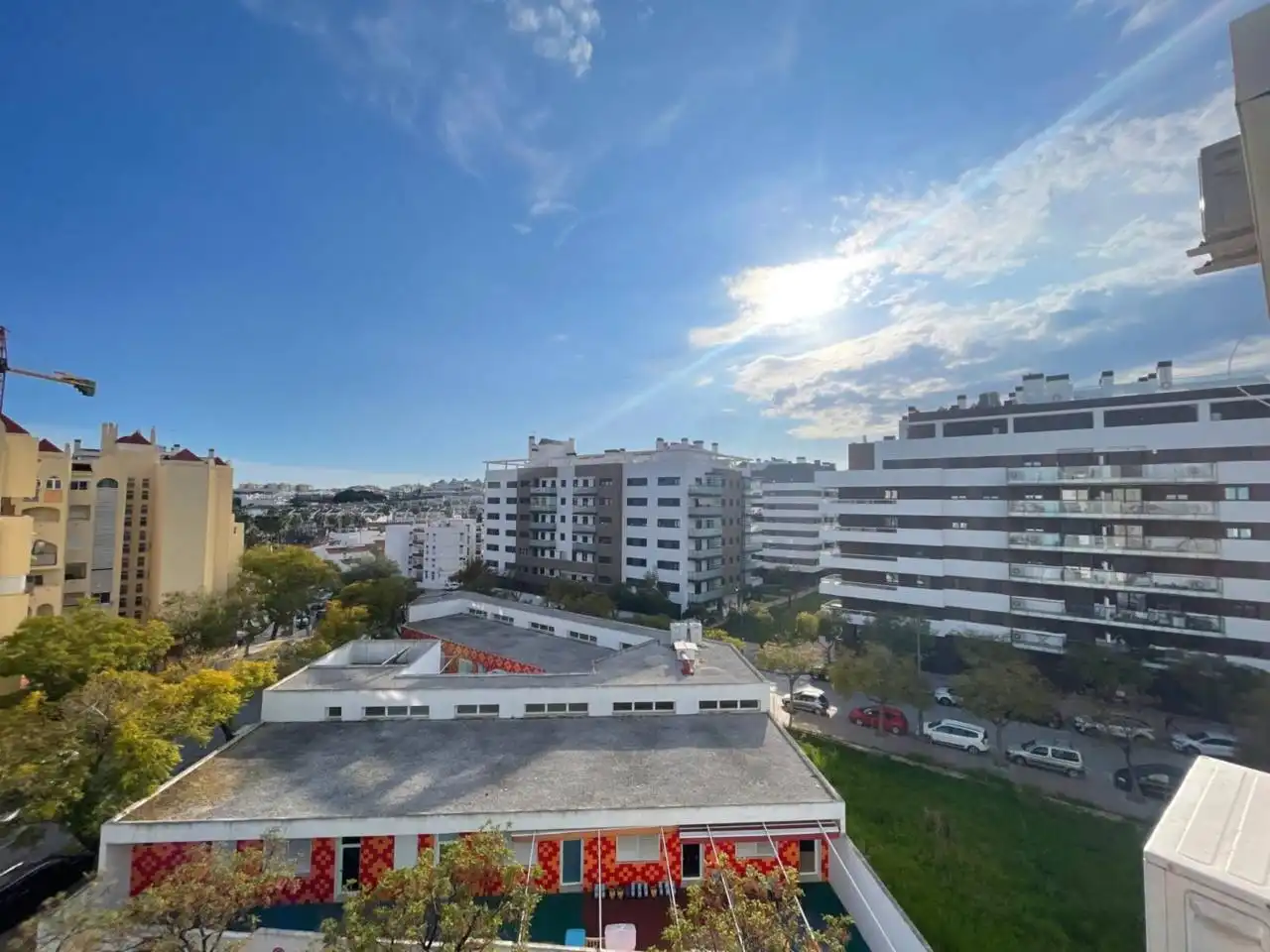 Vista exterior de Pis en venda en Estepona amb Aire condicionat, Terrassa i Moblat
