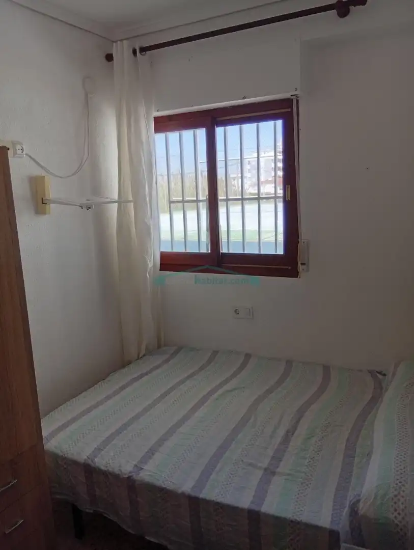 Habitación de Apartamento en venta en Tavernes de la Valldigna con Terraza y Balcón