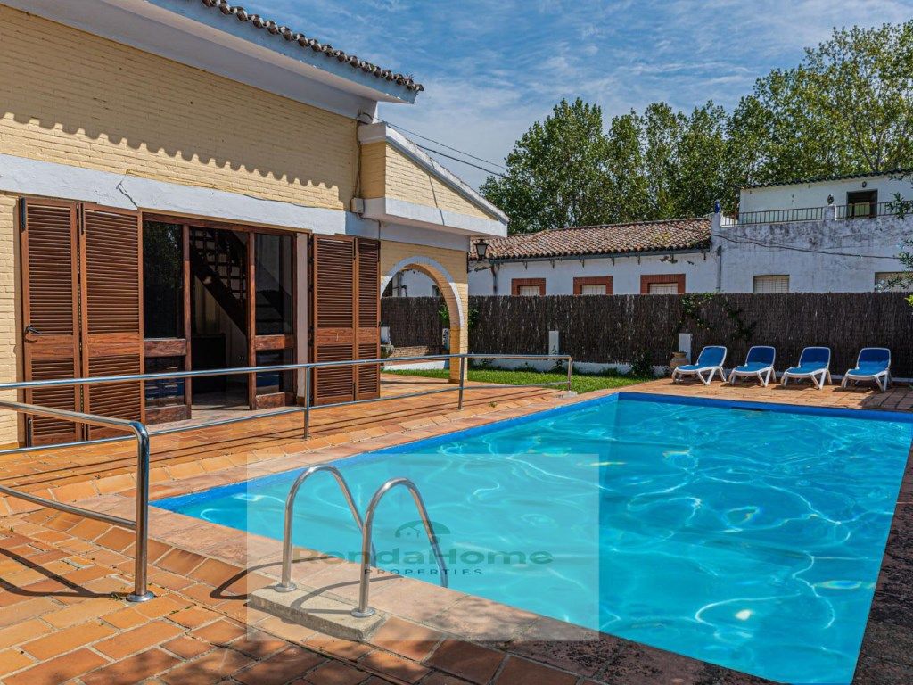 Exterior view of House or chalet for sale in Cortes de la Frontera
