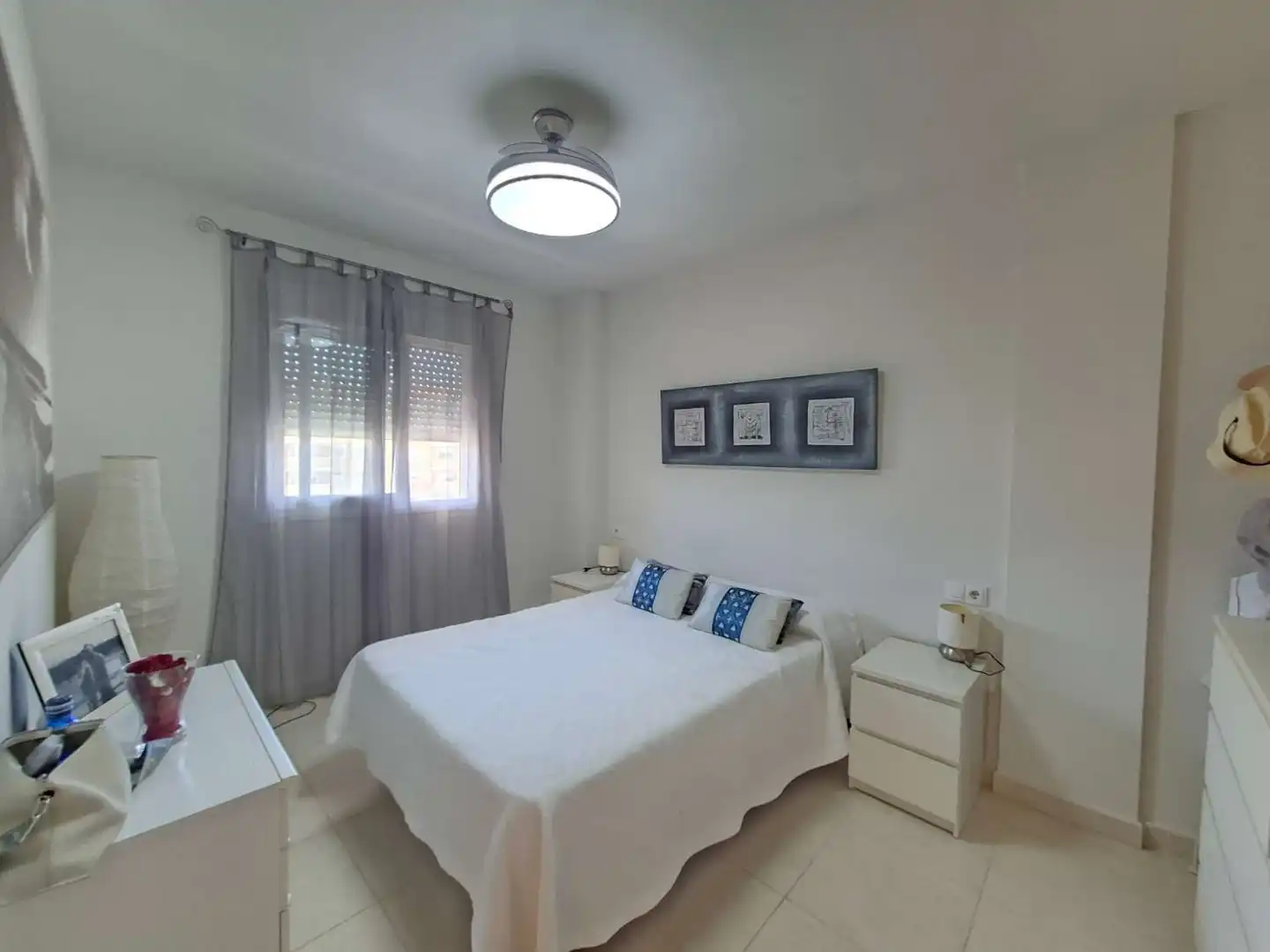 Dormitori de Pis de lloguer en Algarrobo amb Aire condicionat, Terrassa i Piscina