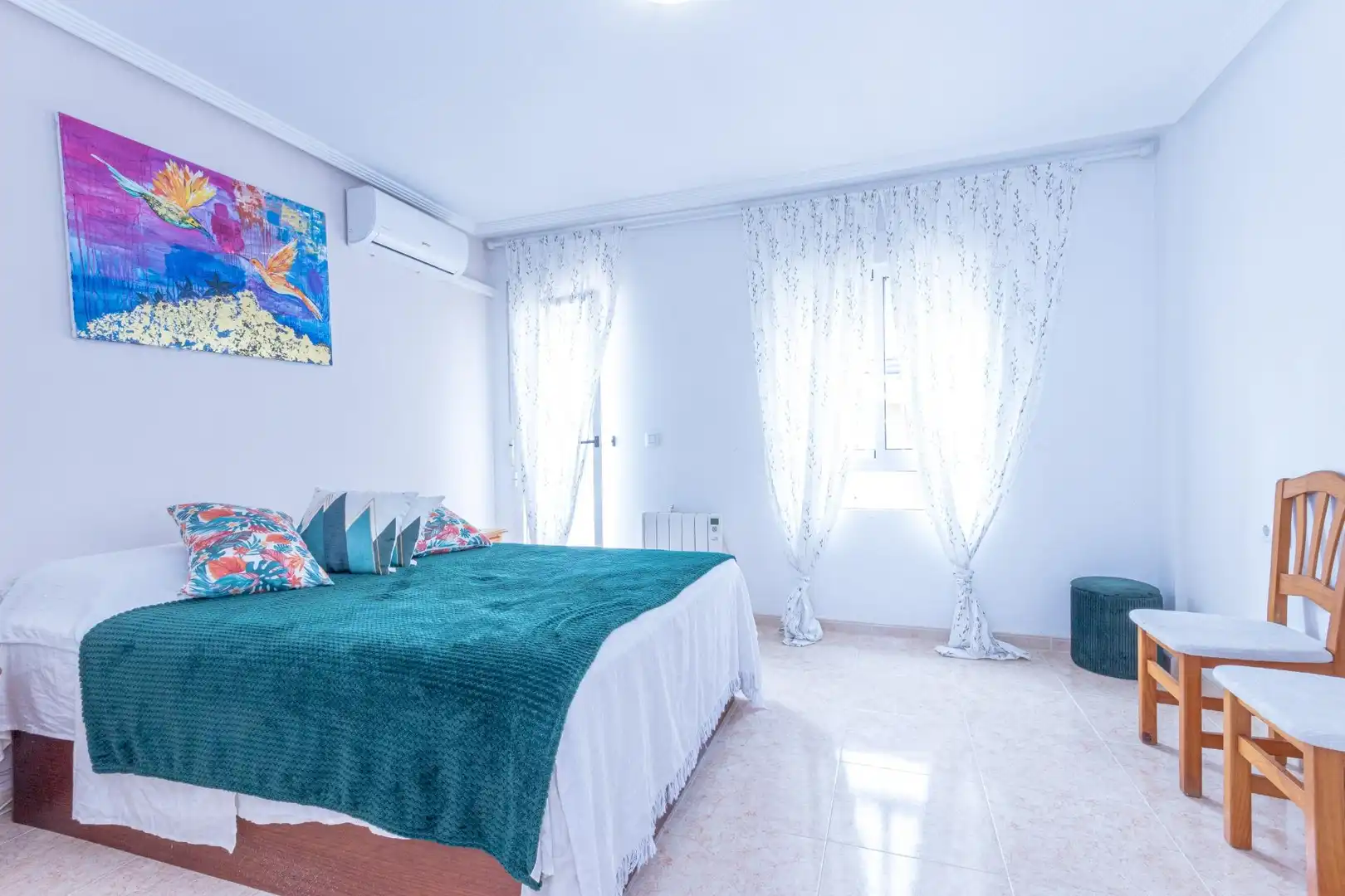 Dormitori de Apartament de lloguer en Torrevieja amb Aire condicionat, Jardí privat i Terrassa