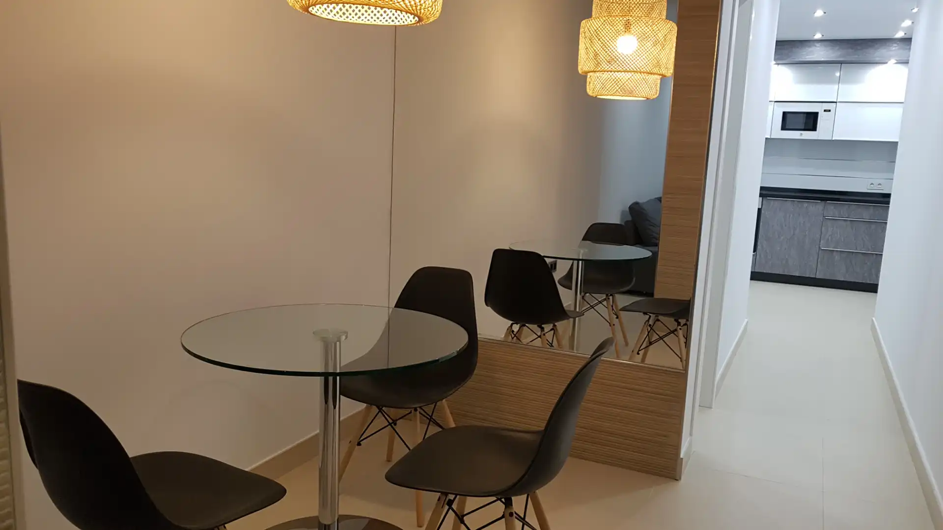 Menjador de Apartament de lloguer en Málaga amb Aire condicionat, Calefacció i Moblat