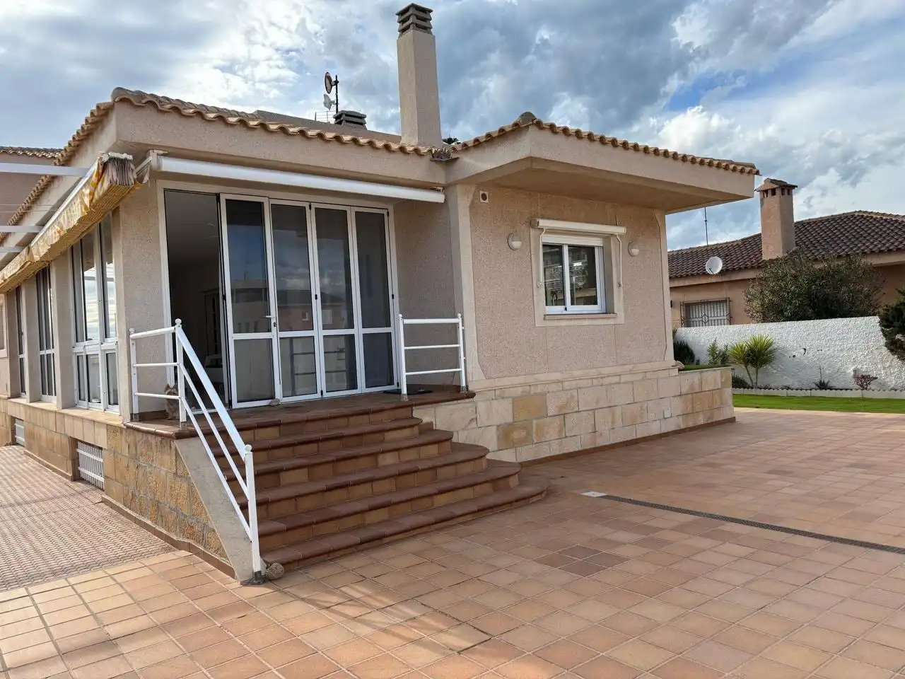 Vista exterior de Casa o chalet en venta en La Manga del Mar Menor con Aire acondicionado, Calefacción y Jardín privado