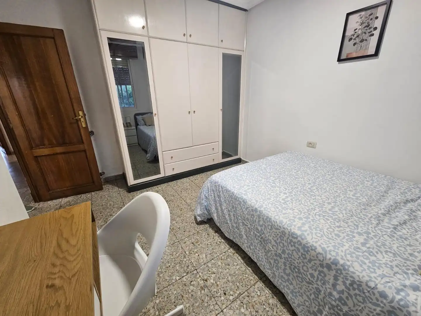 Dormitori de Pis per a compartir en Ourense Capital  amb Calefacció, Moblat i Balcó