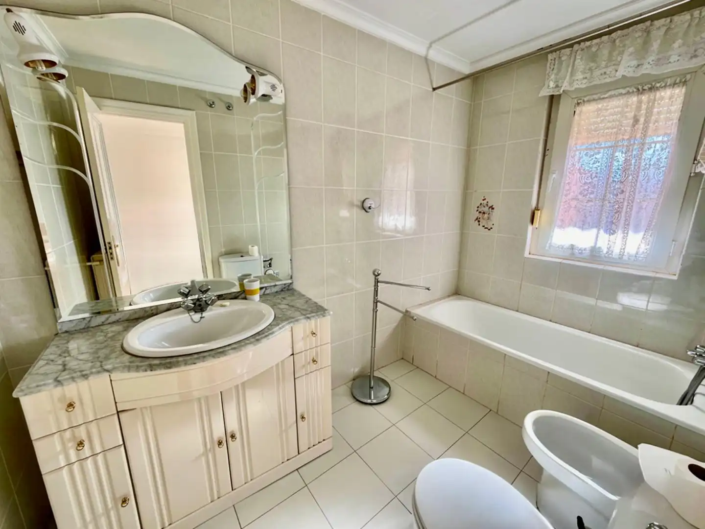 Baño de Casa adosada en venta en San Andrés del Rabanedo con Calefacción, Jardín privado y Parquet