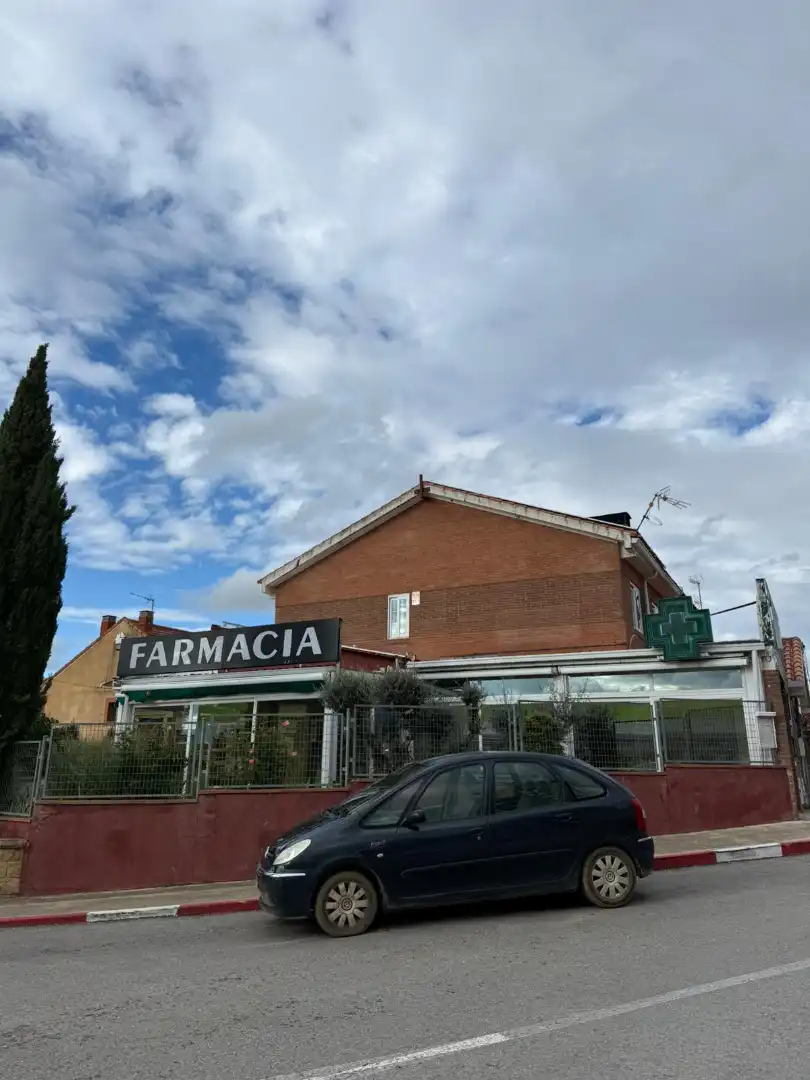 Vista exterior de Casa o xalet en venda en Pioz amb Calefacció, Jardí privat i Moblat