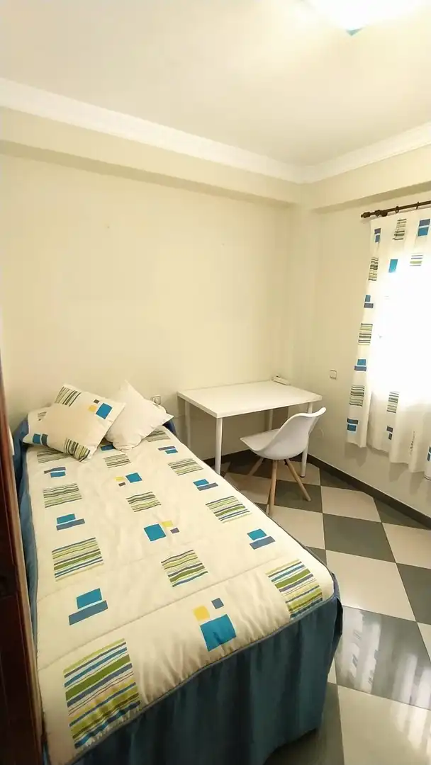 Habitación de Piso de alquiler en Málaga con Aire acondicionado y Amueblado