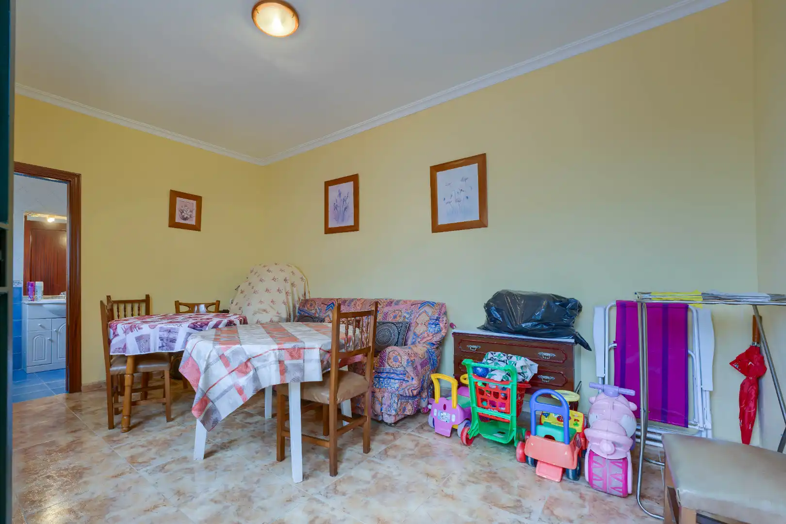 Comedor de Casa adosada en venta en Mairena del Aljarafe con Aire acondicionado, Calefacción y Jardín privado