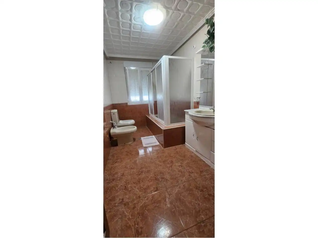 Baño de Casa adosada en venta en Sariegos con Calefacción, Parquet y Terraza