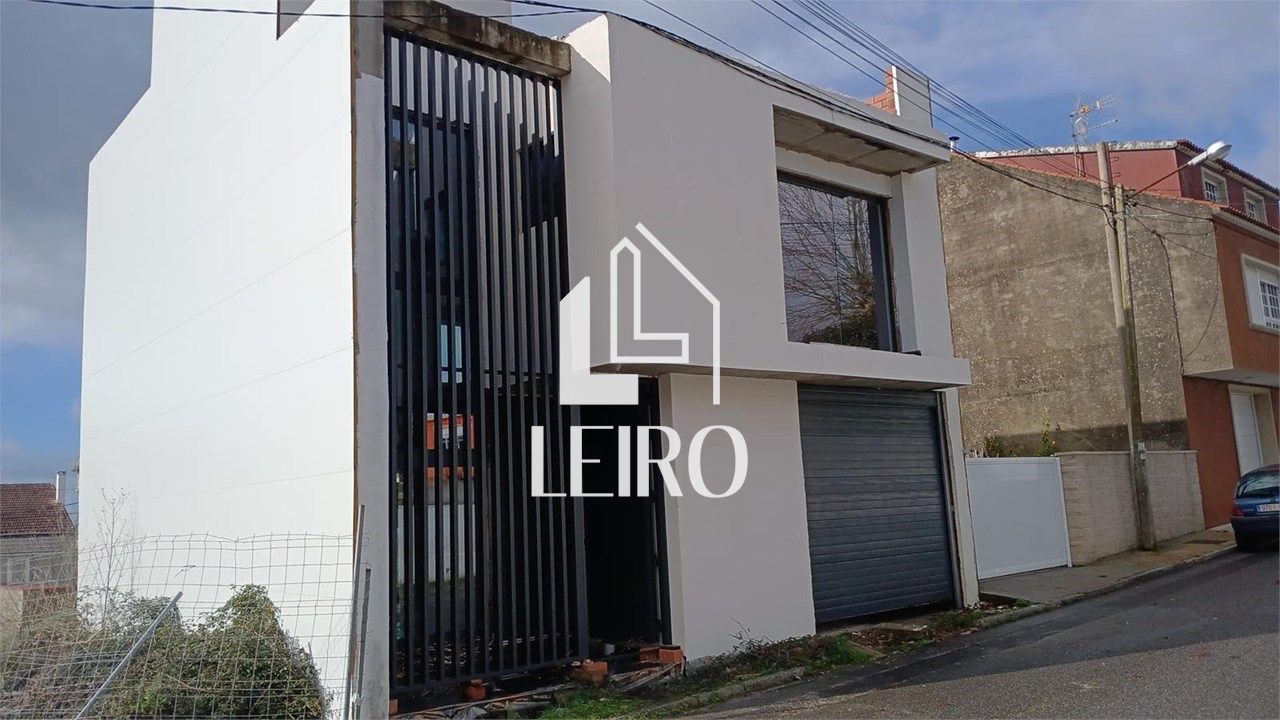 Vista exterior de Casa o xalet en venda en Vilagarcía de Arousa amb Jardí privat, Terrassa i Piscina