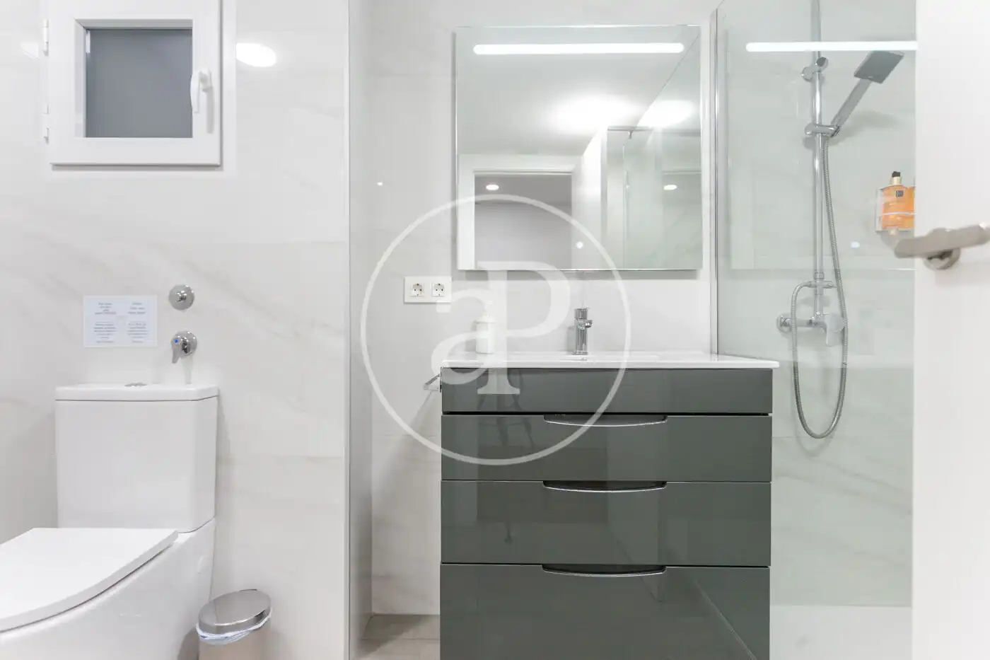 Bathroom of Flat for sale in Valencia  with Air Conditioner and Heating