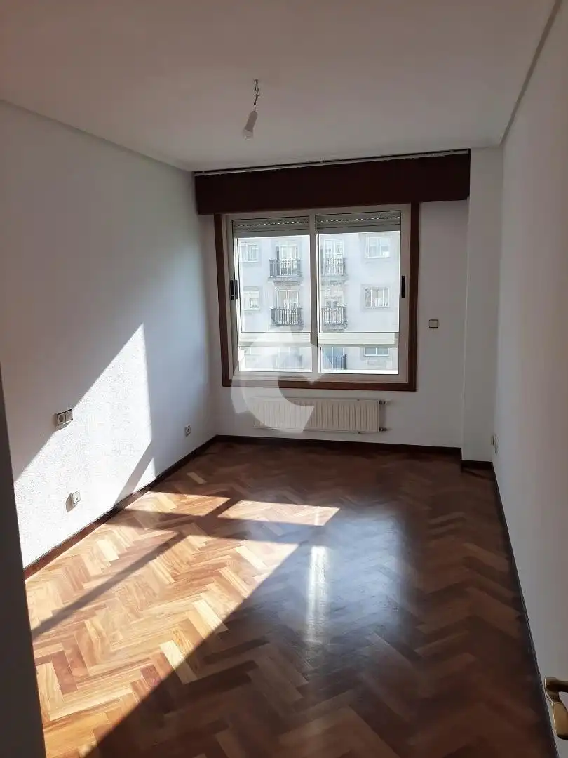Habitación de Piso de alquiler en A Coruña Capital  con Calefacción, Parquet y Trastero