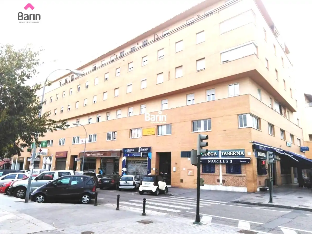 Vista exterior de Pis en venda en Córdoba amb Jardí privat i Piscina comunitària