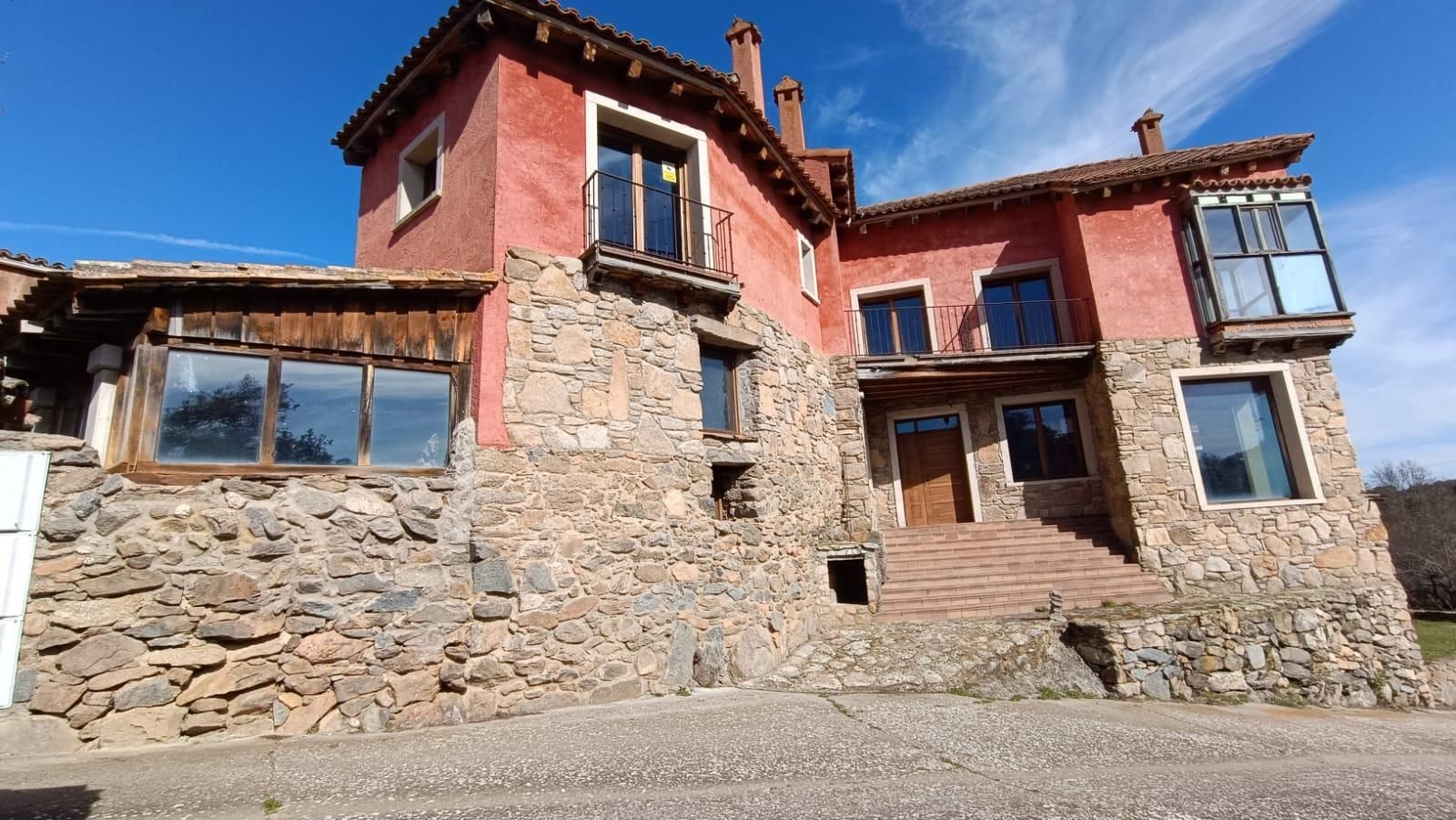 Vista exterior de Edifici en venda en Pereruela