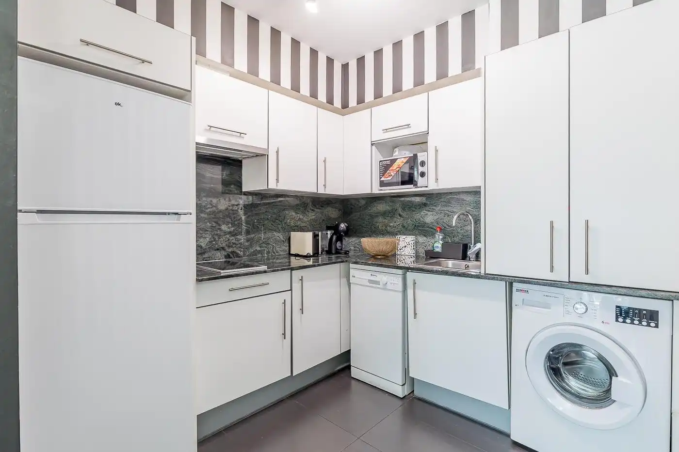 Cocina de Dúplex de alquiler en Madrid con Aire acondicionado, Calefacción y Parquet