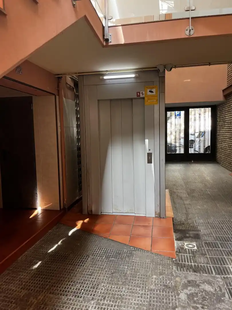 Flat with lift for sale in Del Doctor Modrego, imagen 5