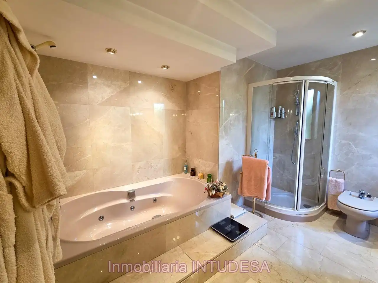 Baño de Casa o chalet en venta en Fontellas con Aire acondicionado, Calefacción y Jardín privado