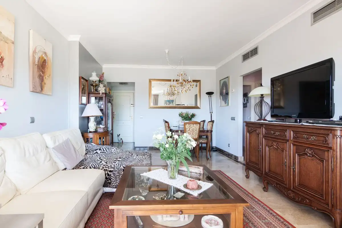 Living room of Flat for sale in Estepona  with Air Conditioner, Private garden and Terrace