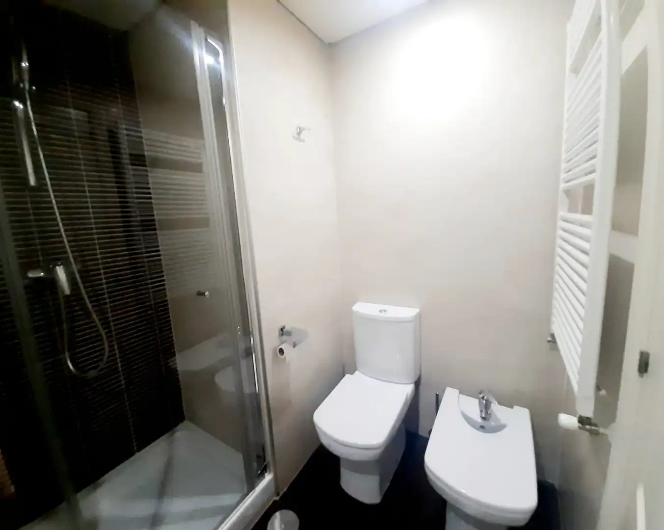 Baño de Piso de alquiler en Madrid con Aire acondicionado, Calefacción y Parquet