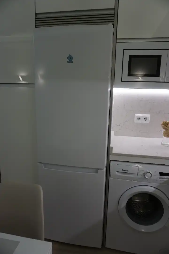 Cuina de Apartament de lloguer en Madrid amb Calefacció i Moblat