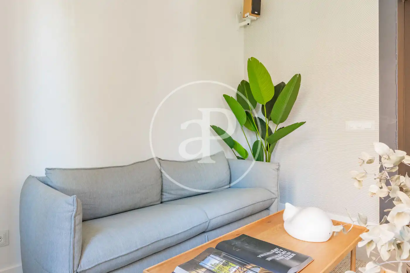 Living room of Flat for sale in Madrid  with Air Conditioner, Heating and Balcony