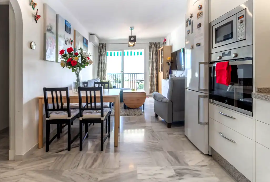 Menjador de Apartament en venda en Mijas amb Aire condicionat, Terrassa i Moblat