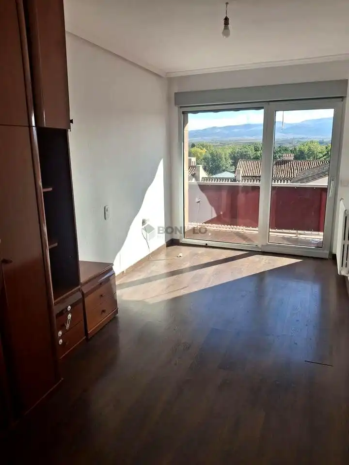 Flat for rent in San Antonio, Alfambra