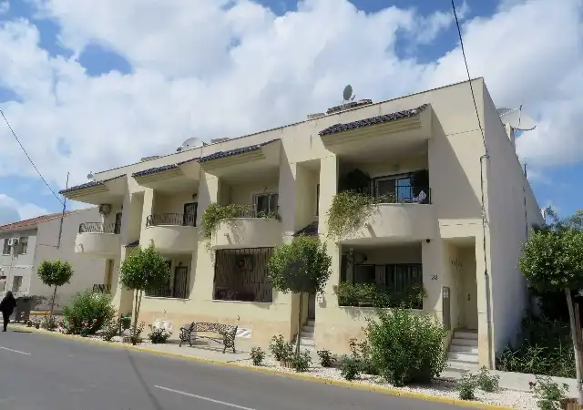 Vista exterior de Piso en venta en Heredades